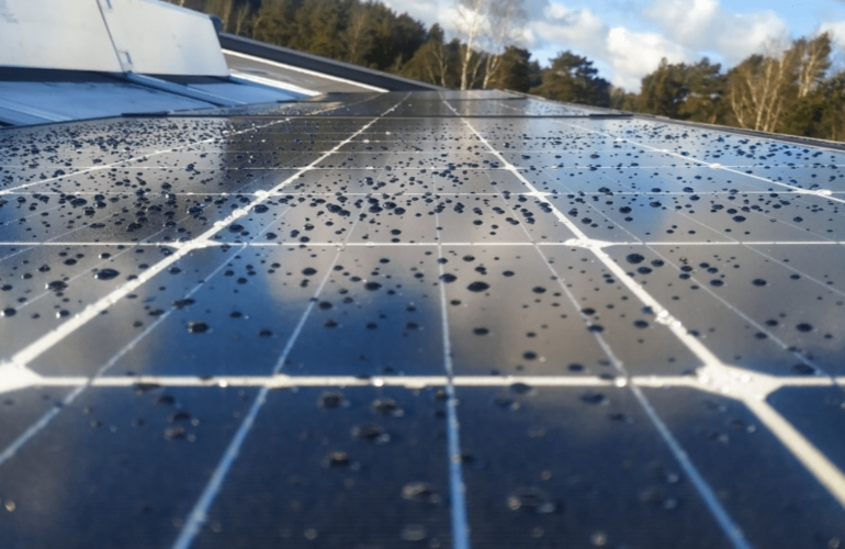 solar-panel-in-rainy-season