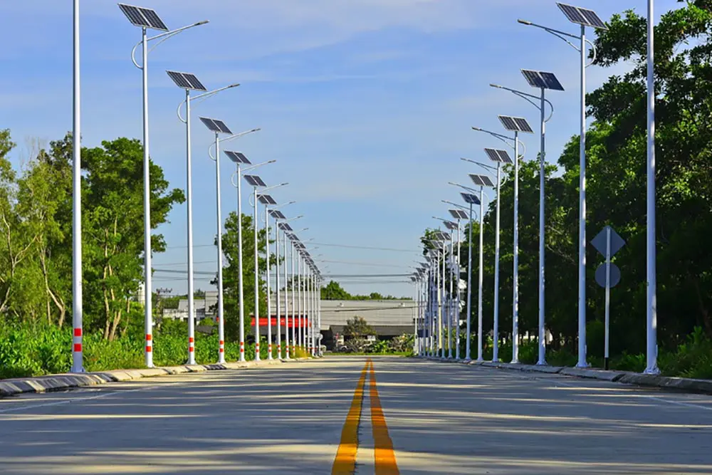 Harnessing-The-Power-Of-The-Sun-The-Advantages-and-Functionality-Of-Solar-Street-Lights
